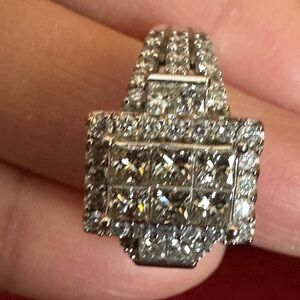 Pre owned Elegant 14 k white gold Diamond Ring
